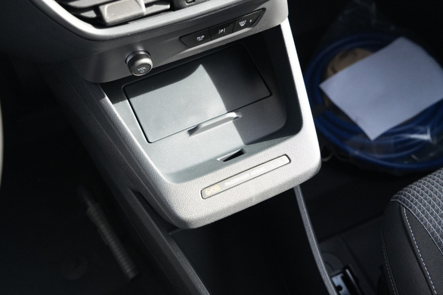 Ford E-Transit Courier Trend 46 kWh 136pk - Stoel/Stuurverwarming - Vloerplaat - Camera - Cruise - Carplay/Android - Rijklaar