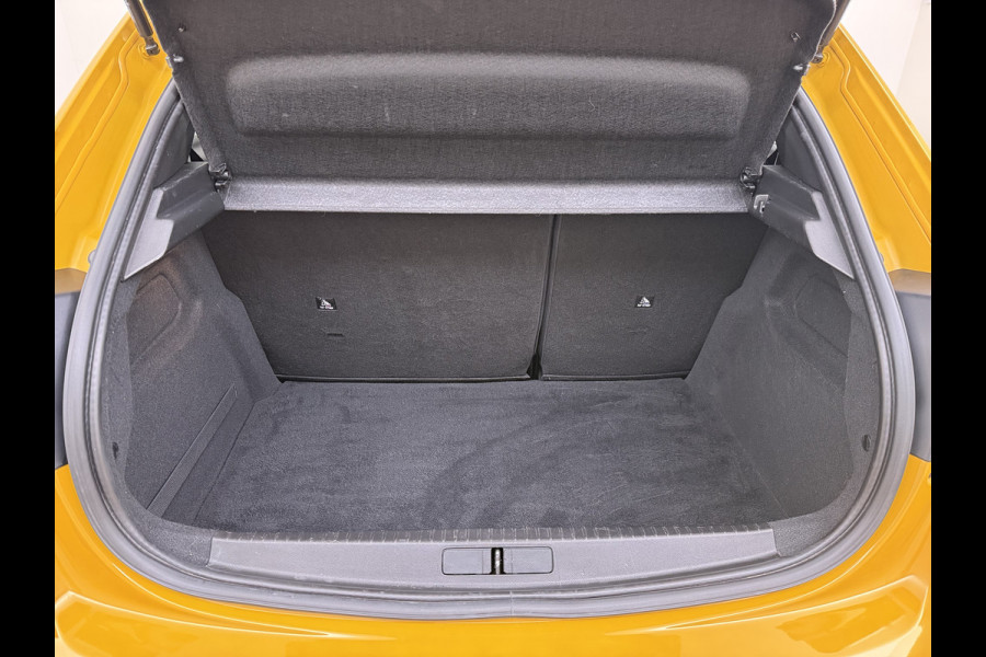 Peugeot 208 5Drs 101PK Automaat GT Pack 3D-Navi 360°Camera Stoelverwarming Apple Carplay Android Auto Ecc Pdc Privacy Glas Lmv Led Isofix DAB Bluetooth Keyless