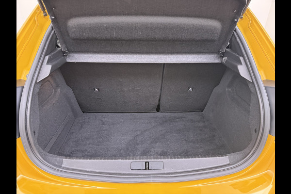 Peugeot 208 5Drs 101PK Automaat GT Pack 3D-Navi 360°Camera Stoelverwarming Apple Carplay Android Auto Ecc Pdc Privacy Glas Lmv Led Isofix DAB Bluetooth Keyless