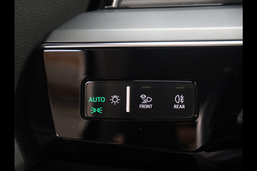 Audi e-tron 55 quattro Business edition Plus 95 kWh [SCHUIFKANTELDAK, APPLE CARPLAY, ANDROID,  ADAPTIVE CRUISE CONTROL, STOELVERWARMING, MEMORY SEATS, DIGITAL DASH, PDC V+A, LEDER, ELEKTRISCHE ACHTERKLEP, NAVIGATIE, CLIMATE CONTROL, NIEUWSTAAT