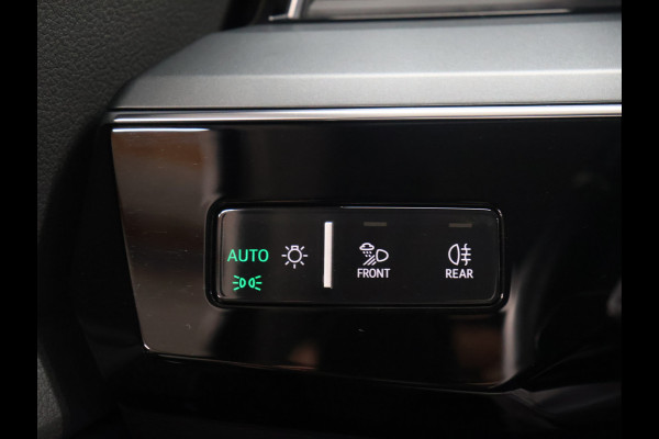 Audi e-tron 55 quattro Business edition Plus 95 kWh [SCHUIFKANTELDAK, APPLE CARPLAY, ANDROID,  ADAPTIVE CRUISE CONTROL, STOELVERWARMING, MEMORY SEATS, DIGITAL DASH, PDC V+A, LEDER, ELEKTRISCHE ACHTERKLEP, NAVIGATIE, CLIMATE CONTROL, NIEUWSTAAT