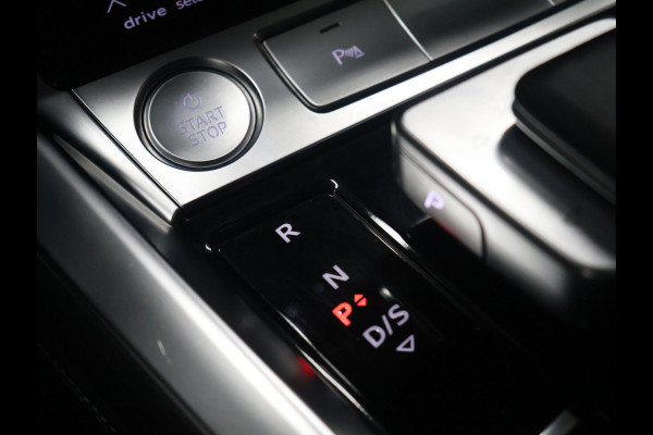 Audi e-tron 55 quattro Business edition Plus 95 kWh [SCHUIFKANTELDAK, APPLE CARPLAY, ANDROID,  ADAPTIVE CRUISE CONTROL, STOELVERWARMING, MEMORY SEATS, DIGITAL DASH, PDC V+A, LEDER, ELEKTRISCHE ACHTERKLEP, NAVIGATIE, CLIMATE CONTROL, NIEUWSTAAT