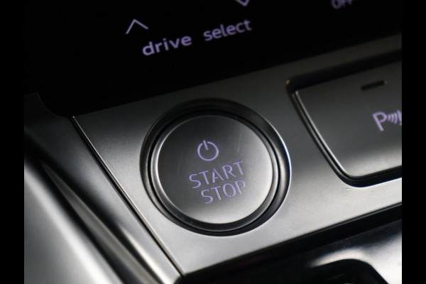 Audi e-tron 55 quattro Business edition Plus 95 kWh [SCHUIFKANTELDAK, APPLE CARPLAY, ANDROID,  ADAPTIVE CRUISE CONTROL, STOELVERWARMING, MEMORY SEATS, DIGITAL DASH, PDC V+A, LEDER, ELEKTRISCHE ACHTERKLEP, NAVIGATIE, CLIMATE CONTROL, NIEUWSTAAT