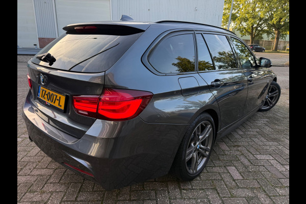 BMW 3 Serie Touring 320i 2018 M-SPORT LEDER NAP LUXE CARPLAY