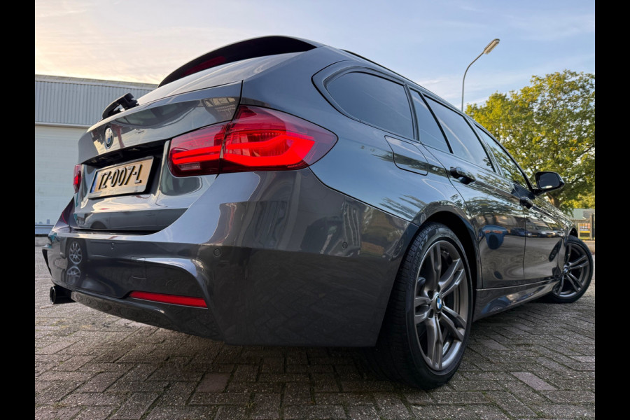 BMW 3 Serie Touring 320i 2018 M-SPORT LEDER NAP LUXE CARPLAY