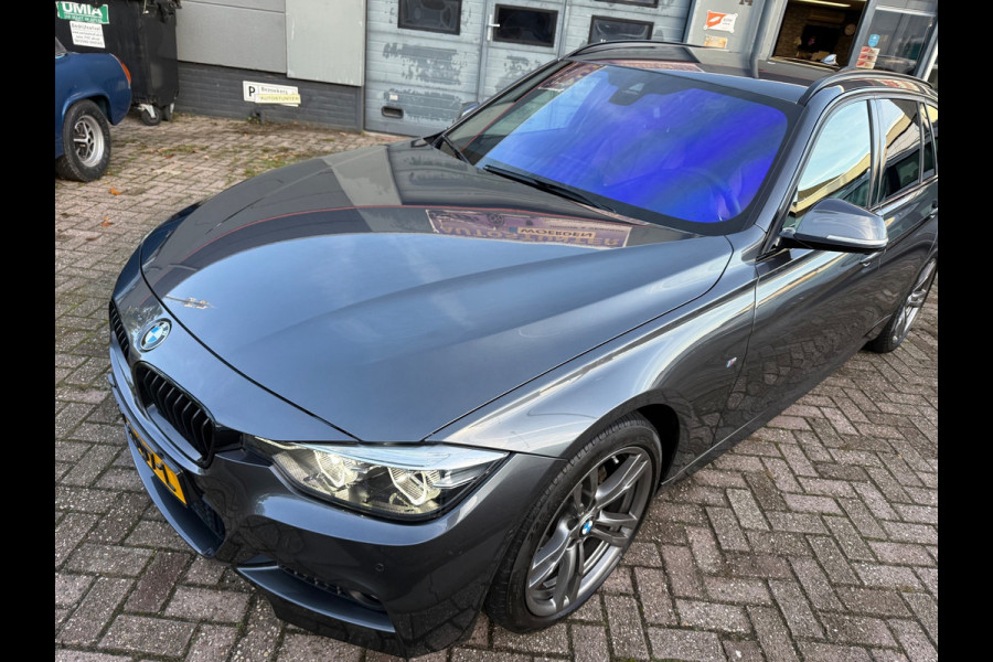 BMW 3 Serie Touring 320i 2018 M-SPORT LEDER NAP LUXE CARPLAY