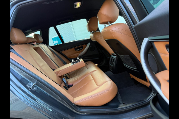 BMW 3 Serie Touring 320i 2018 M-SPORT LEDER NAP LUXE CARPLAY