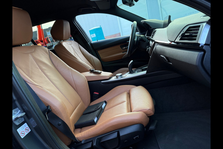 BMW 3 Serie Touring 320i 2018 M-SPORT LEDER NAP LUXE CARPLAY