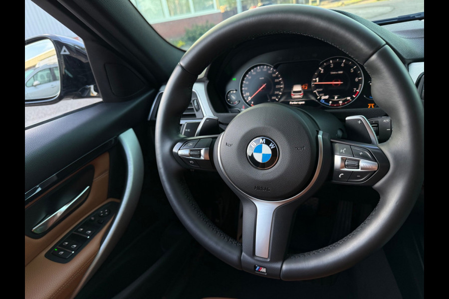 BMW 3 Serie Touring 320i 2018 M-SPORT LEDER NAP LUXE CARPLAY