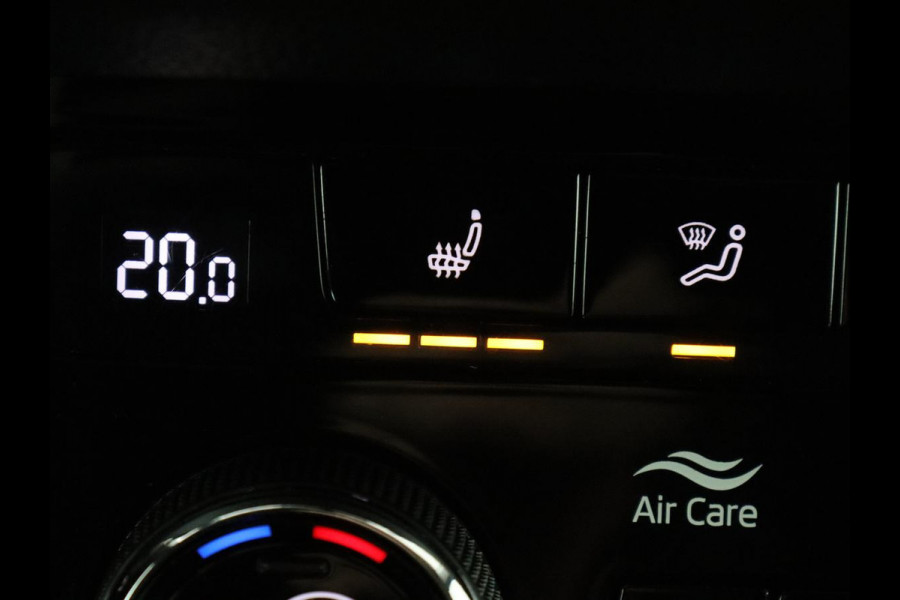 Škoda Karoq 1.5 TSI ACT Business Edition | Cruise control | Stoelverwarming | Carplay | Camera | Park assist | Sfeerverlichting | Climate control | Full LED
