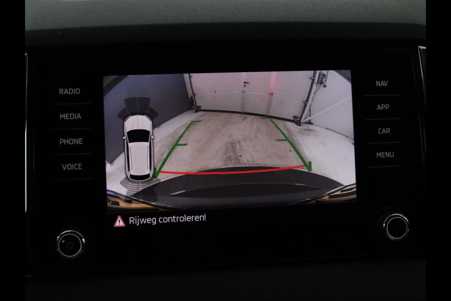 Škoda Karoq 1.5 TSI ACT Business Edition | Cruise control | Stoelverwarming | Carplay | Camera | Park assist | Sfeerverlichting | Climate control | Full LED