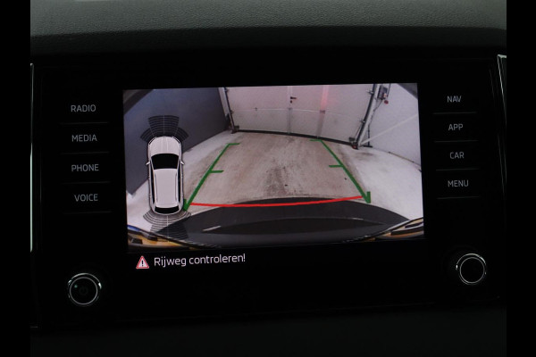 Škoda Karoq 1.5 TSI ACT Business Edition | Cruise control | Stoelverwarming | Carplay | Camera | Park assist | Sfeerverlichting | Climate control | Full LED