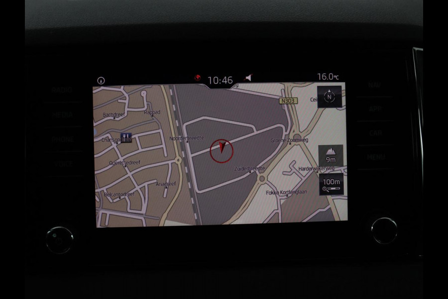 Škoda Karoq 1.5 TSI ACT Business Edition | Cruise control | Stoelverwarming | Carplay | Camera | Park assist | Sfeerverlichting | Climate control | Full LED