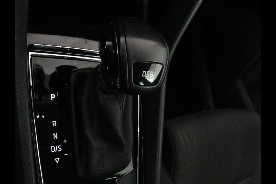 Škoda Karoq 1.5 TSI ACT Business Edition | Cruise control | Stoelverwarming | Carplay | Camera | Park assist | Sfeerverlichting | Climate control | Full LED
