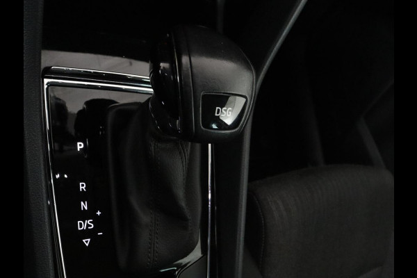 Škoda Karoq 1.5 TSI ACT Business Edition | Cruise control | Stoelverwarming | Carplay | Camera | Park assist | Sfeerverlichting | Climate control | Full LED