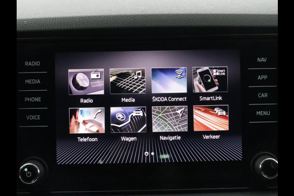 Škoda Karoq 1.5 TSI ACT Business Edition | Cruise control | Stoelverwarming | Carplay | Camera | Park assist | Sfeerverlichting | Climate control | Full LED