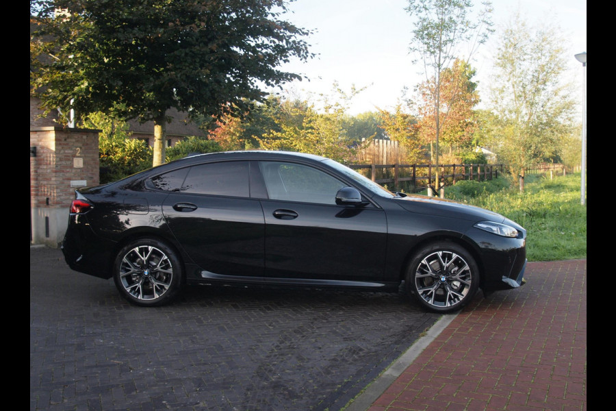 BMW 2 Serie Gran Coupé 220 M Sport Design Edition | Dealergarantie t/m 04-2029 | Camera | Sfeerverlichting | Apple Carplay | NL-Auto |