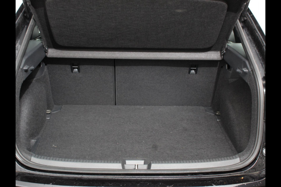 Volkswagen Taigo 1.5 TSI 150pk R-Line + Automaat Navigatie Apple Carplay/Android Auto Camera Parkeer sensoren Adaptive Cruise Control Climate Control Lichtmetalen velgen 18" Verwarmde voorstoelen digitale cockpit Dab Led