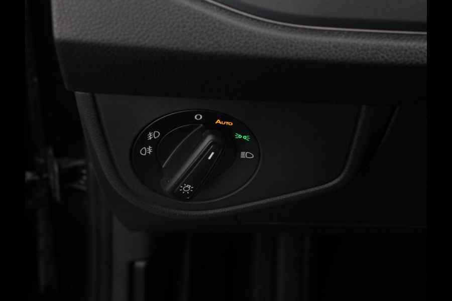 Volkswagen Taigo 1.5 TSI 150pk R-Line + Automaat Navigatie Apple Carplay/Android Auto Camera Parkeer sensoren Adaptive Cruise Control Climate Control Lichtmetalen velgen 18" Verwarmde voorstoelen digitale cockpit Dab Led