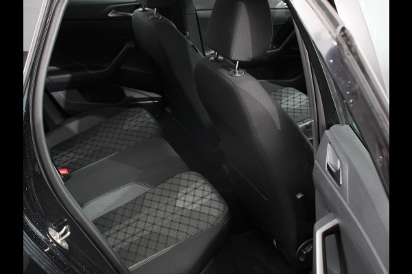 Volkswagen Taigo 1.5 TSI 150pk R-Line + Automaat Navigatie Apple Carplay/Android Auto Camera Parkeer sensoren Adaptive Cruise Control Climate Control Lichtmetalen velgen 18" Verwarmde voorstoelen digitale cockpit Dab Led