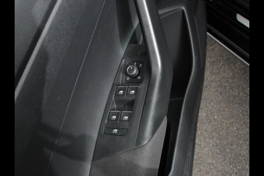 Volkswagen Taigo 1.5 TSI 150pk R-Line + Automaat Navigatie Apple Carplay/Android Auto Camera Parkeer sensoren Adaptive Cruise Control Climate Control Lichtmetalen velgen 18" Verwarmde voorstoelen digitale cockpit Dab Led