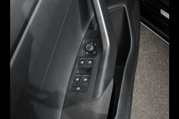 Volkswagen Taigo 1.5 TSI 150pk R-Line + Automaat Navigatie Apple Carplay/Android Auto Camera Parkeer sensoren Adaptive Cruise Control Climate Control Lichtmetalen velgen 18" Verwarmde voorstoelen digitale cockpit Dab Led