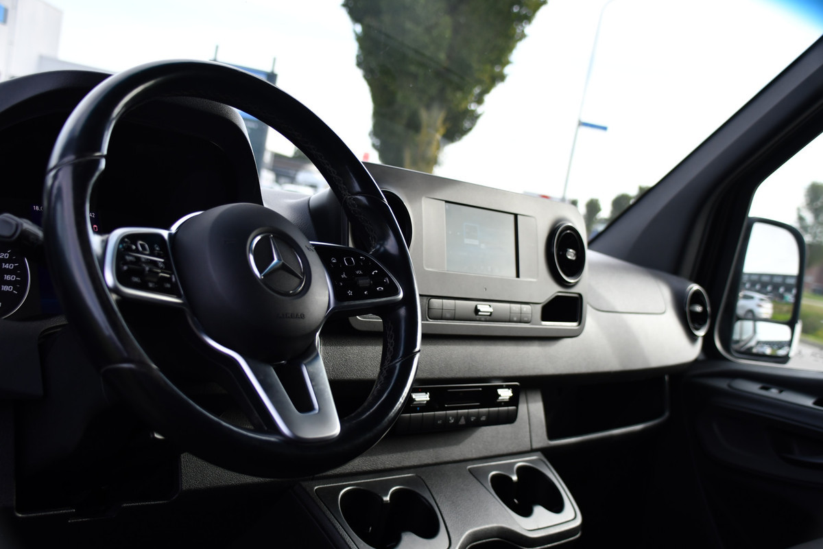 Mercedes-Benz Sprinter 319 1.9 CDI L2H2 RWD Black Edition Camera, Cruise, Carplay, LED, 190pk, Multimedia, Automaat, Geveerde stoel, Sensoren, Trekhaak, Uniek!