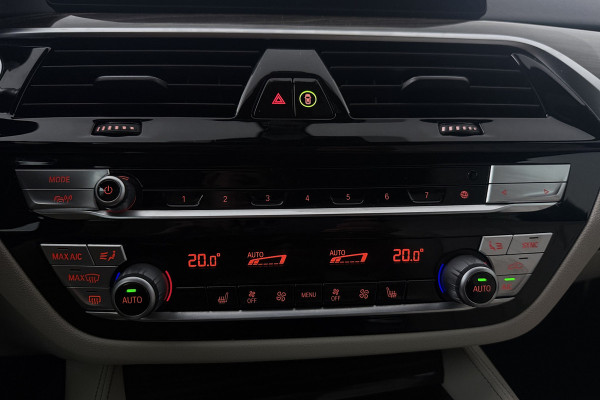 BMW 5 Serie 520i High Executive Edition (STOELVERWARMING, H/K AUDIO, ELEKTR STOELEN, SFEERVERLICHTING)
