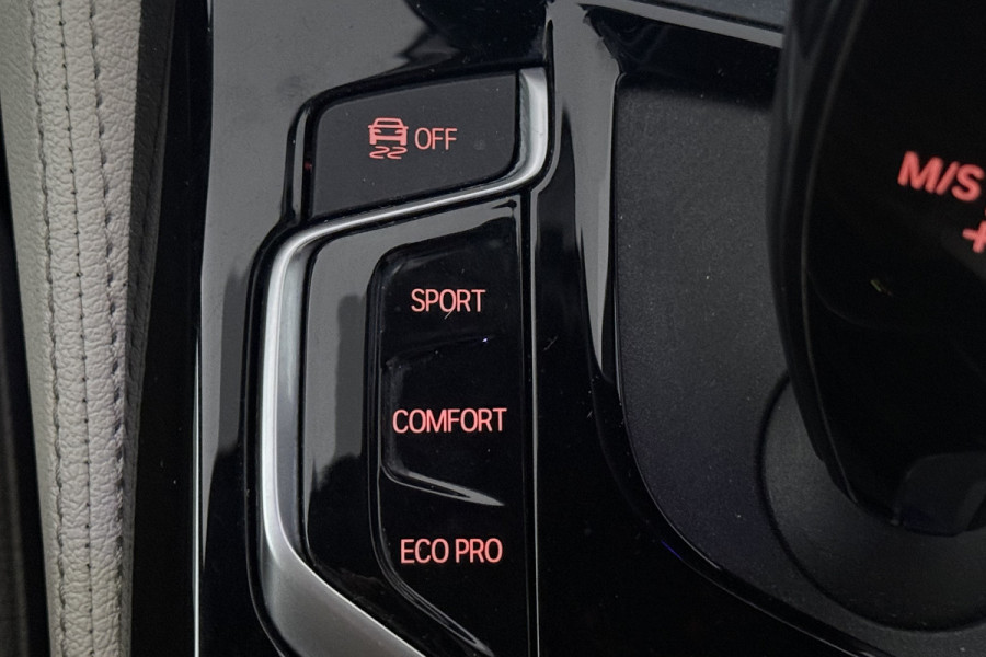 BMW 5 Serie 520i High Executive Edition (STOELVERWARMING, H/K AUDIO, ELEKTR STOELEN, SFEERVERLICHTING)