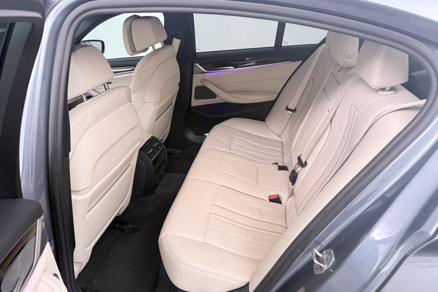 BMW 5 Serie 520i High Executive Edition (STOELVERWARMING, H/K AUDIO, ELEKTR STOELEN, SFEERVERLICHTING)
