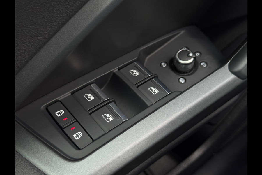 Audi Q3 Sportback 35 TFSI 3 X S-Line Uniek Vol | Panorama | Camera Parksens | Leder Red Stitch | Stoelverwarming| Keyless |Carplay