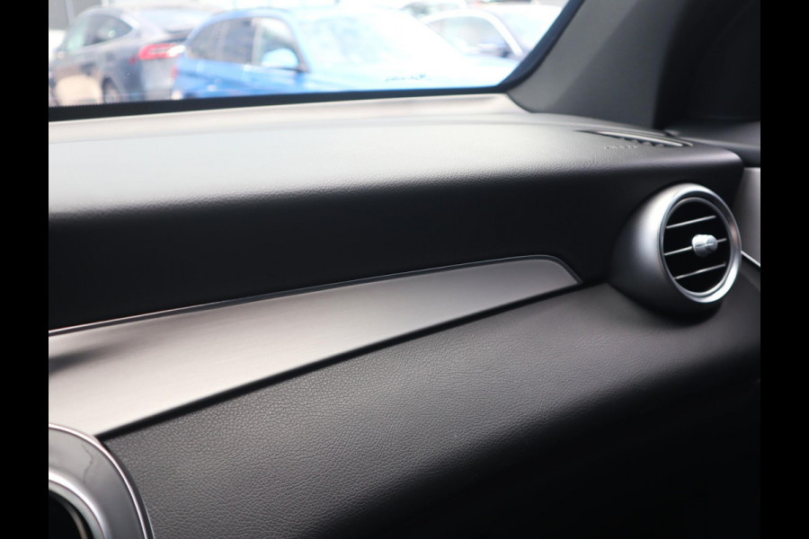 Mercedes-Benz GLC 300e 4MATIC AMG Line | Pano | Trekhaak | Burmester | ACC | Apple Carplay/Android Auto