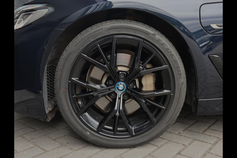 BMW 5 Serie Touring 530e M Sport | Pano | Leer | Stoelverwarming | 19 Inch