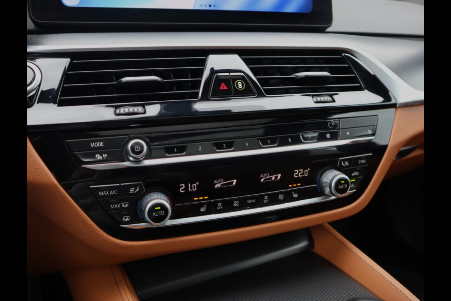 BMW 5 Serie Touring 530e M Sport | Pano | Leer | Stoelverwarming | 19 Inch