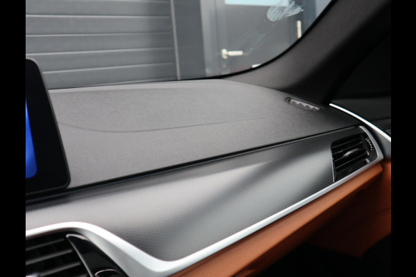 BMW 5 Serie Touring 530e M Sport | Pano | Leer | Stoelverwarming | 19 Inch