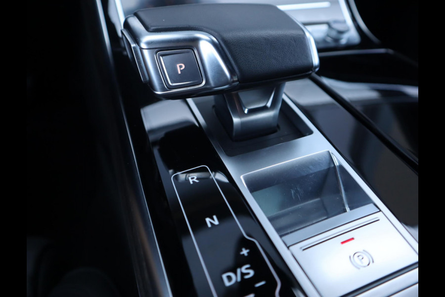 Audi A8 55 TFSI quattro Lang | Chauffeur Pakket | Massage stoelen voor en achter | B&O | Pano | Stoel ventilatie voor en achter