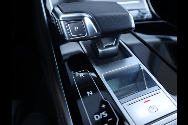 Audi A8 55 TFSI quattro Lang | Chauffeur Pakket | Massage stoelen voor en achter | B&O | Pano | Stoel ventilatie voor en achter