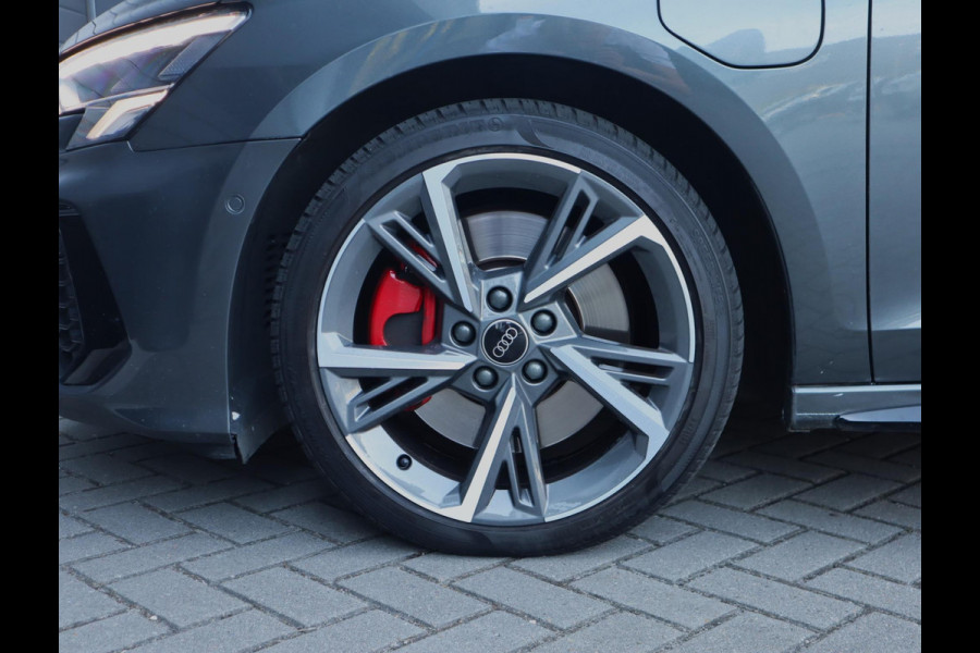 Audi A3 Sportback 45 TFSI e S edition Competition | Pano | ACC | Stoelverwarming