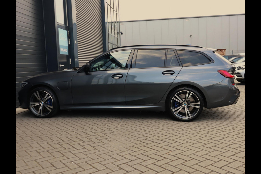 BMW 3 Serie Touring 330e xDrive M Sport High Executive | Pano | Trekhaak | ACC | Leer | 19 Inch