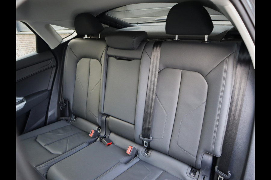 Audi Q3 Sportback 40 TFSI quattro S Edition | S-line | Pano | Trekhaak | all weather banden | Leer