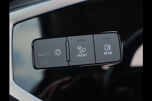 Audi Q3 Sportback 40 TFSI quattro S Edition | S-line | Pano | Trekhaak | all weather banden | Leer