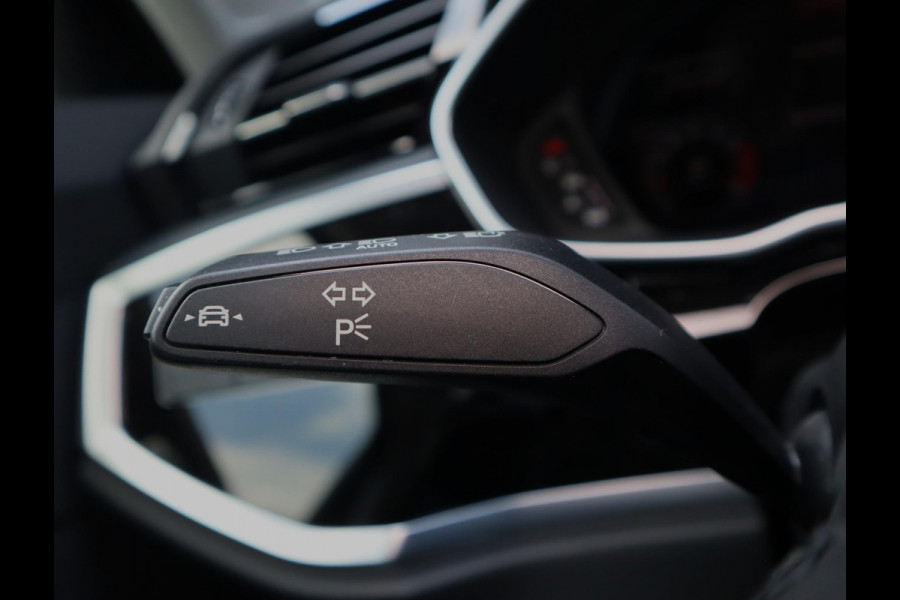 Audi Q3 Sportback 40 TFSI quattro S Edition | S-line | Pano | Trekhaak | all weather banden | Leer