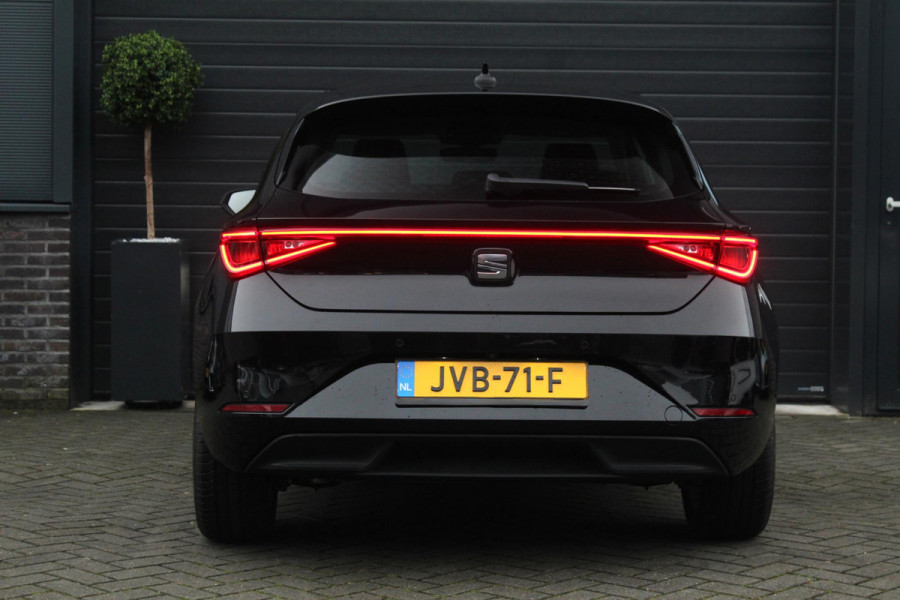 Seat Leon 1.5 eTSI Style Business Intense Automaat | Stoel en Stuur verwarming | Camera | LED