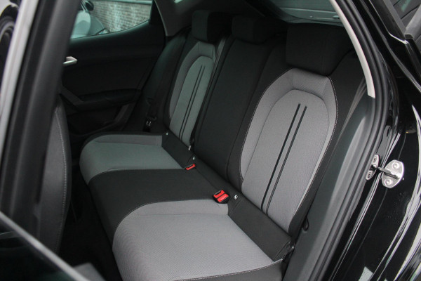 Seat Leon 1.5 eTSI Style Business Intense Automaat | Stoel en Stuur verwarming | Camera | LED
