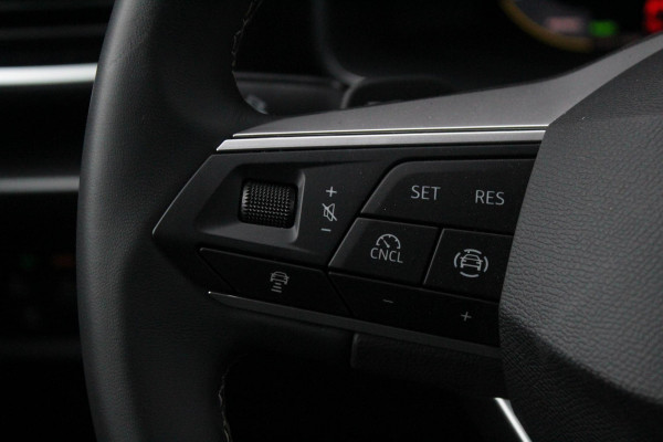 Seat Leon 1.5 eTSI Style Business Intense Automaat | Stoel en Stuur verwarming | Camera | LED