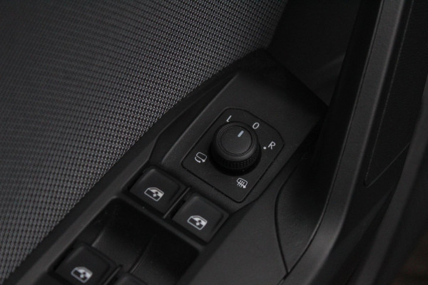 Seat Leon 1.5 eTSI Style Business Intense Automaat | Stoel en Stuur verwarming | Camera | LED