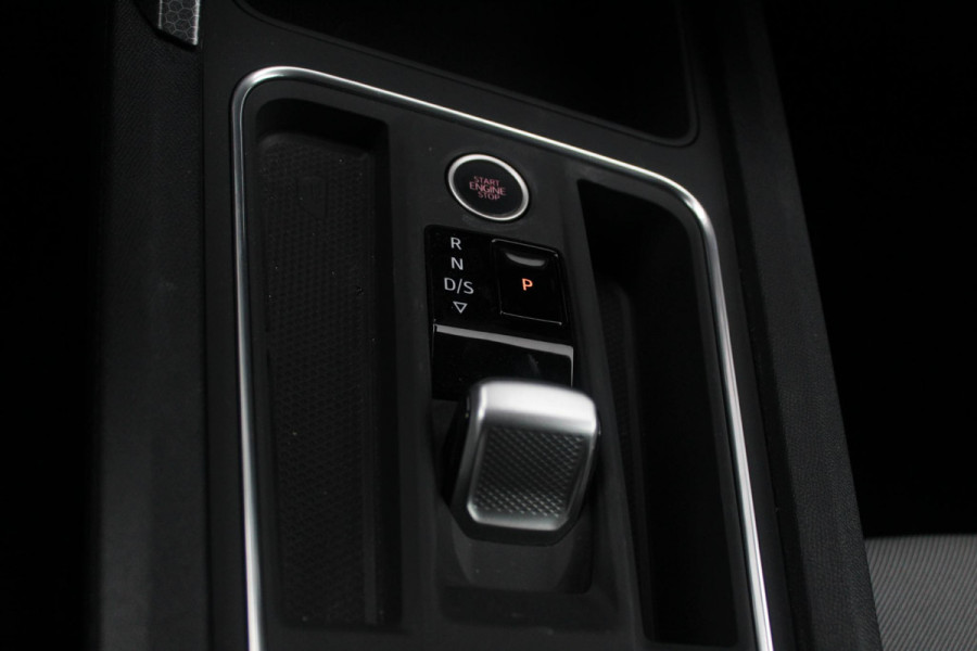 Seat Leon 1.5 eTSI Style Business Intense Automaat | Stoel en Stuur verwarming | Camera | LED