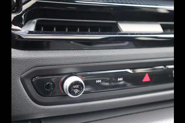 BMW 3 Serie Touring 330i xDrive | Pano | HUD  | 360 Camera | Trekhaak
