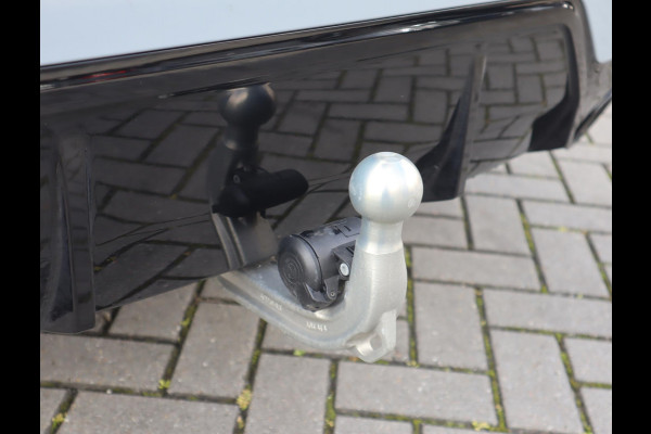 BMW 3 Serie Touring 330i xDrive | Pano | HUD  | 360 Camera | Trekhaak