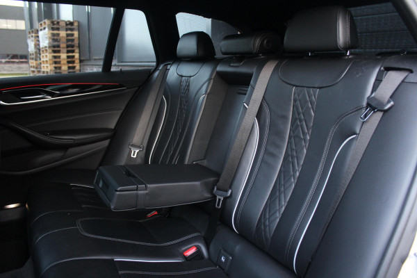 BMW 5 Serie Touring 540i xDrive M-Sport High Executive | Panorama Dak | Comfort Stoelen | Trekhaak | HUD